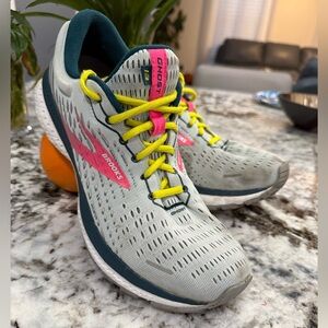 Brooks Ghost 13 Running Shoes woman’s size 9.5